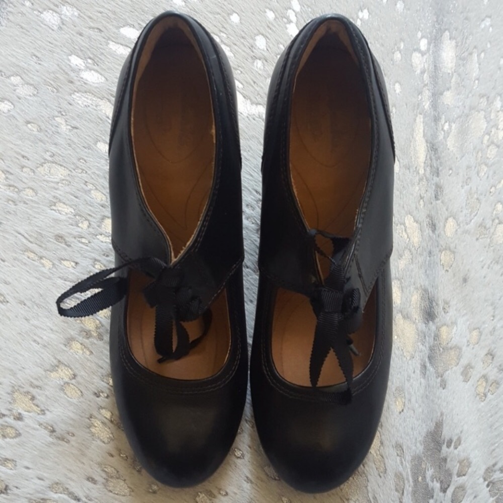 * reposh* Super cute vintage style Mary Janes